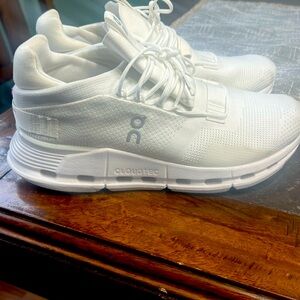 All white on clouds - women’s 9.5